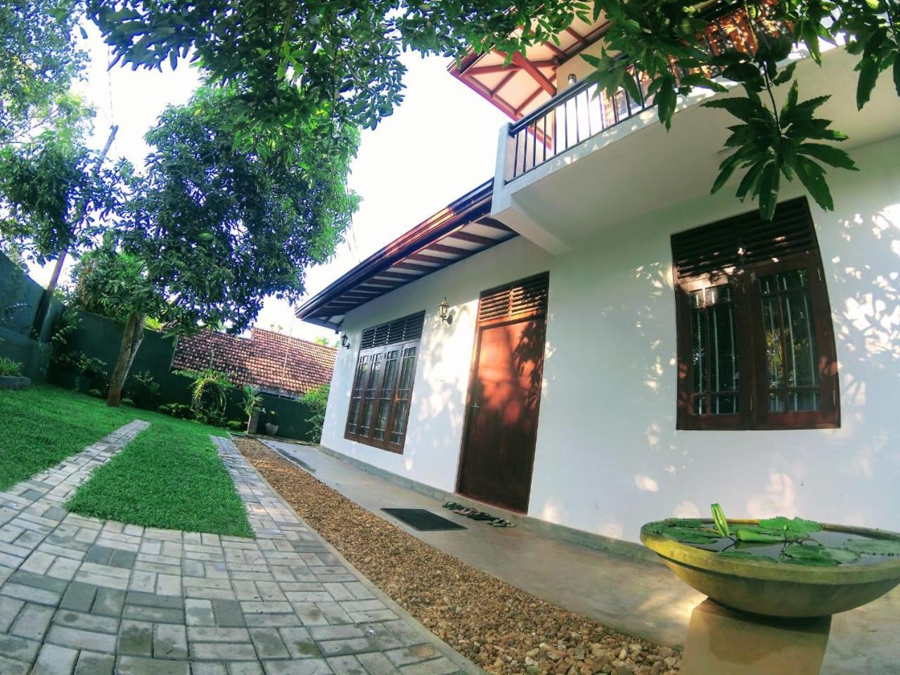 Top Mount Villa Хіккадува Екстер'єр фото
